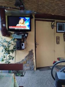 a television on the side of a wall at Casa Sofiandra in Paleu