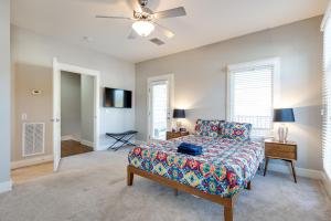 a living room with a bed and a ceiling fan at Pet Friendly Stylish Funky Central & Free Parking in Nashville