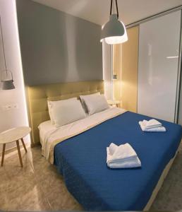 Postel nebo postele na pokoji v ubytování Skizenas Waterfront Apartments