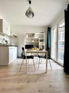 Кухня или мини-кухня в Studio Marseille au vieux port plein centre au calme
