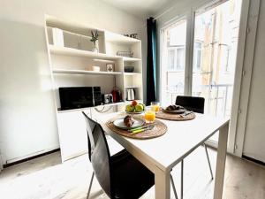 Фотография из галереи Studio Marseille au vieux port plein centre au calme в Марселе +32 фотографии