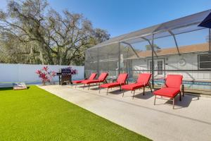 Basen w obiekcie Luxe Jupiter Home with Pool House, Near Golf and Beach lub w pobliżu