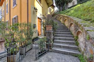 Φωτογραφία από το άλμπουμ του Castello Luxury Apartments - Rosa στο Ντεζεντσάνο ντελ Γκάρντα