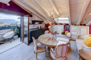 Χώρος καθιστικού στο Castello Luxury Apartments - Rosa