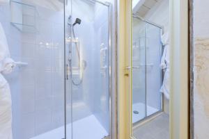 Ένα μπάνιο στο Castello Luxury Apartments - Rosa +63 φωτογραφίες