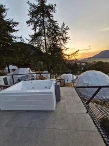 a white bath tub sitting on top of a patio at Hotel Glamping & Restaurant Fuerza Ancestral in Tlalmanalco de Velázquez