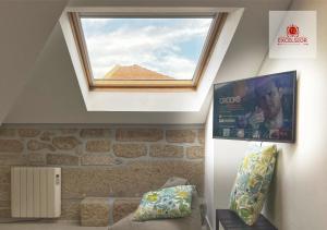 a skylight in a living room with a window at Exclusivo no centro histórico in Vila Real