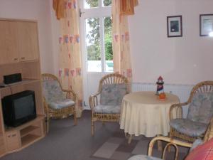 A seating area at Pension Villa Sophia