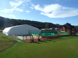 Bazén v ubytovaní Sport Art Centrum alebo v jeho blízkosti