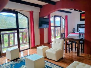 A seating area at Hotel Villa de Paris