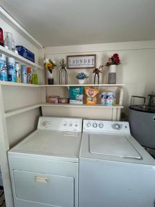 a laundry room with a washer and dryer at 5 Minutes walk to VCU in Richmond