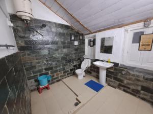 Vannituba majutusasutuses Leela Cottages
