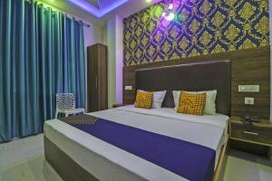 a bedroom with a large bed in a room at SPOT ON Hotel White Rose in Zirakpur