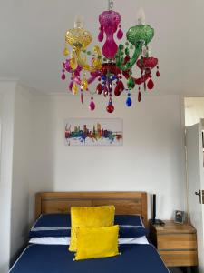 a bedroom with a bed with a chandelier at Stylish & Modern Central Studio Apartment Free parking in Southampton