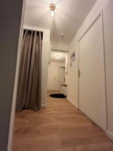 Ein Badezimmer in der Unterkunft Cosy appartement - Evry