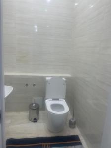 Koupelna v ubytování ЖК Аль-Фараби