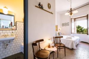 Postel nebo postele na pokoji v ubytování Giaminera Rooms & Art Studio