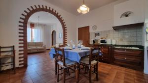 a kitchen and dining room with a table and chairs at A casa di Gina in Rosignano Solvay