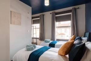 a bedroom with two beds and a window at EDMONTON - 4 bedrooms, Sleeps 8, 3 bathroom Contractor Base in London