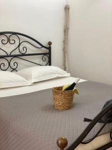 A bed or beds in a room at O Mylos