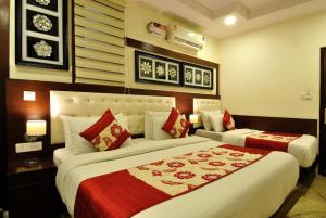 Postel nebo postele na pokoji v ubytování Hotel Nirmal Mahal - Paharganj - New Delhi