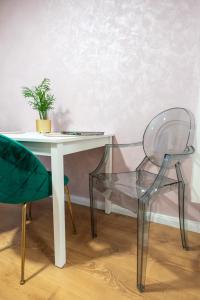 a table and a chair next to a desk at Poetic Apartment Vaslui in Vaslui
