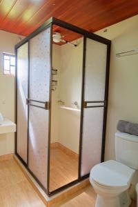 a glass shower in a bathroom with a toilet at Casa de Campo, Rincón de Paz entre Montañas y Paisajes Verdes in Sogamoso +22 photos