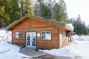 Whitefish Mountain Chalet- Ptarmigan Village with Amenities and Nearby to Whitefish Mountain Resort! v zime