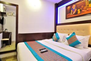 Postel nebo postele na pokoji v ubytování Hotel Nirmal Mahal - Paharganj - New Delhi