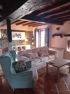 a living room with a couch and a table at 14A09 Casa de la Capilla in Colunga