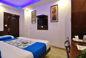Postel nebo postele na pokoji v ubytování Hotel Nirmal Mahal - Paharganj - New Delhi
