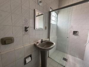 Koupelna v ubytování Carlton Express Imbiara