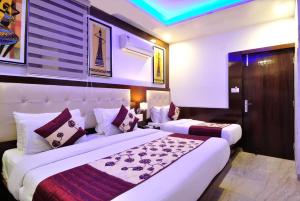 Postel nebo postele na pokoji v ubytování Hotel Nirmal Mahal - Paharganj - New Delhi