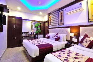 Postel nebo postele na pokoji v ubytování Hotel Nirmal Mahal - Paharganj - New Delhi