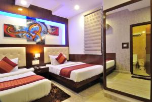 Postel nebo postele na pokoji v ubytování Hotel Nirmal Mahal - Paharganj - New Delhi