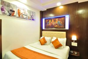 Postel nebo postele na pokoji v ubytování Hotel Nirmal Mahal - Paharganj - New Delhi