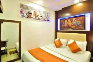 Postel nebo postele na pokoji v ubytování Hotel Nirmal Mahal - Paharganj - New Delhi