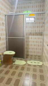 Ванна кімната в Cantinho familiar 200m Hospital Regional