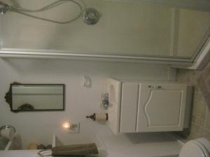 a bathroom with a toilet and a mirror on the wall at The Bridges Inn at Whitcomb House B&B in Swanzey