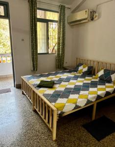 Postel nebo postele na pokoji v ubytování Shenvi Homestay, Old Goa