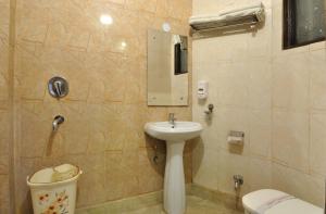 Koupelna v ubytování Hotel Nirmal Mahal - Paharganj - New Delhi + 37 fotografií