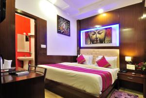 Postel nebo postele na pokoji v ubytování Hotel Nirmal Mahal - Paharganj - New Delhi