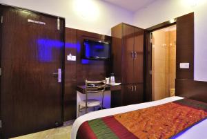 Postel nebo postele na pokoji v ubytování Hotel Nirmal Mahal - Paharganj - New Delhi