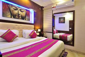 Postel nebo postele na pokoji v ubytování Hotel Nirmal Mahal - Paharganj - New Delhi