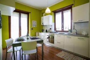 Η κουζίνα ή μικρή κουζίνα στο Corno Piccolo [cozy home in L’Aquila city center]
