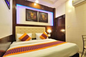 Postel nebo postele na pokoji v ubytování Hotel Nirmal Mahal - Paharganj - New Delhi
