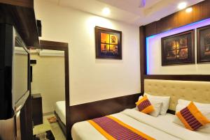 Postel nebo postele na pokoji v ubytování Hotel Nirmal Mahal - Paharganj - New Delhi