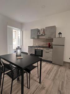 Η κουζίνα ή μικρή κουζίνα στο L Ancora di Ortigia