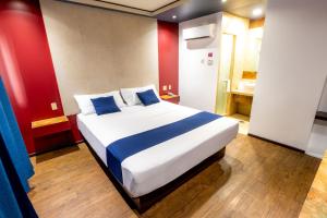 Postel nebo postele na pokoji v ubytování Hotel Rose Ensenada