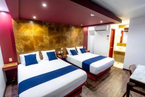 Postel nebo postele na pokoji v ubytování Hotel Rose Ensenada